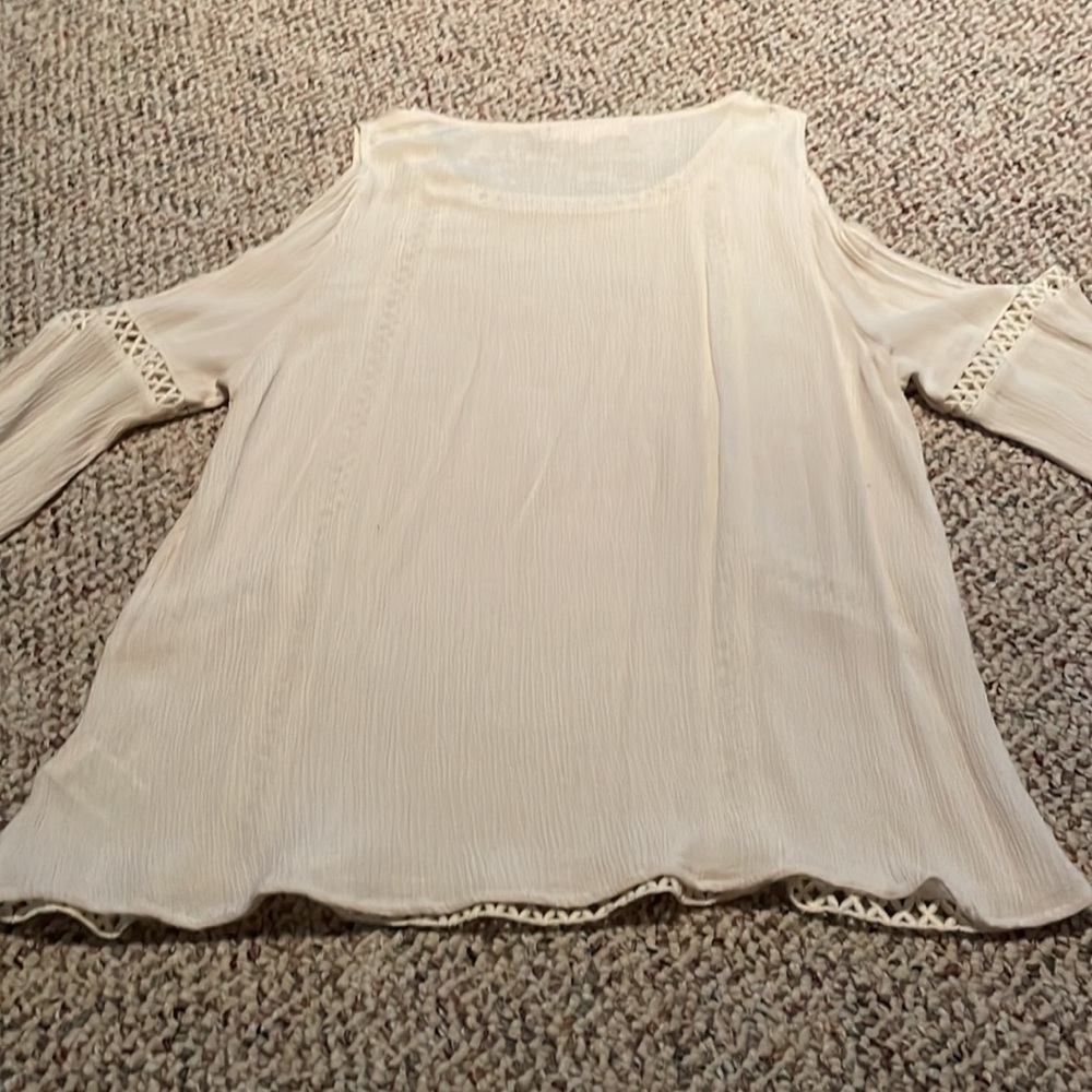 Altar’d State Cream Cold Shoulder Boho Top. Small - Picture 5 of 10